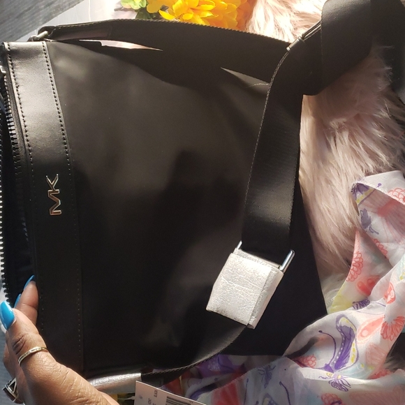 Mk Men Crossbody messenger bag 🎒 - Picture 6 of 6